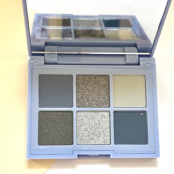 🏷️ Essence “ice ice baby!” eye shadow palette gray silver metallic matte blue - Picture 12 of 12